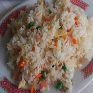 Arroz frito con tres delicias