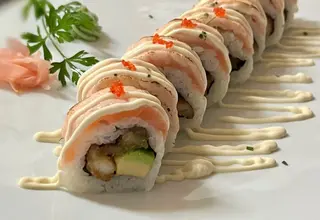 92. California De Gambas Con Salmón Flambeado 8 uds.