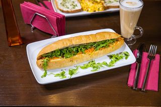 Baghetă cu houmous (veg.)