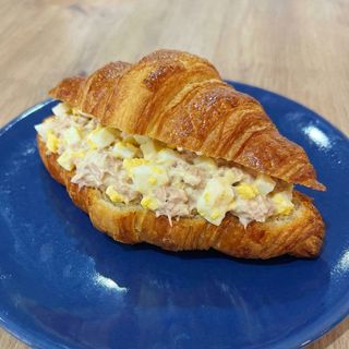Croissant Con Atún, Huevo Y Mayonesa