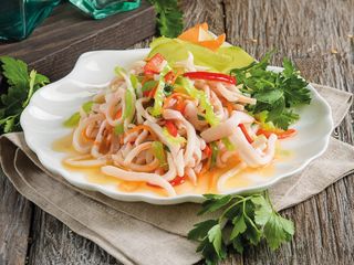 Салат из кальмаров