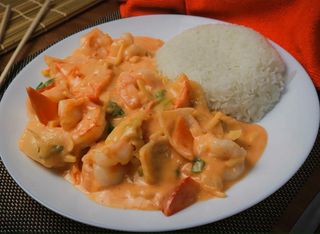 Creveți cu sos Curry