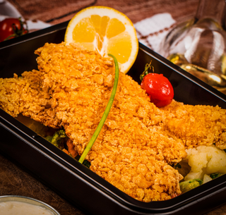 File de salau in panko cu legume sote
