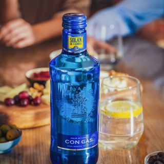 Agua con gas solar de cabras 