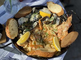 Сет з морепродуктів в сирно-вершковому соусі (1000g)