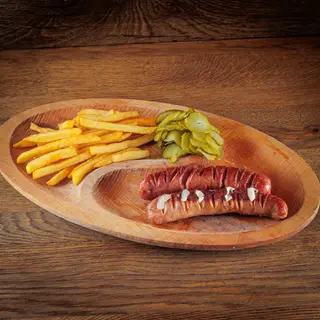 Kobasica 2 komada sa sirom i pomfritom