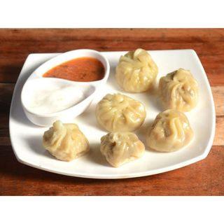 Veg Momos (6pcs)