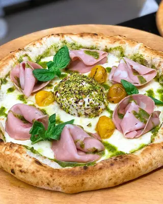 Focaccia fritta burrata