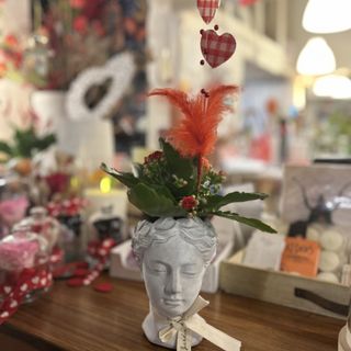 Cabeza Romántica Con Planta