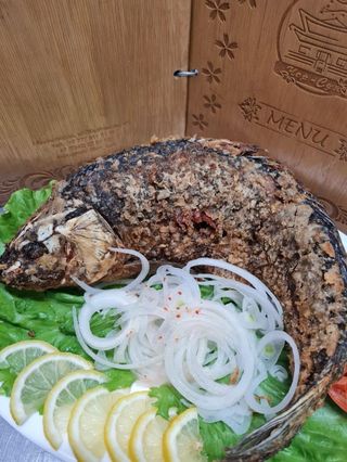 Жареная рыба (целиком)