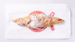 Warkocz z twarożkiem i malinami