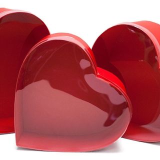 გულის ფორმის ყუთი, რომელშიც ლამაზად ჩაგილაგებთ სუშის რომელსაც შეუკვეთავთ