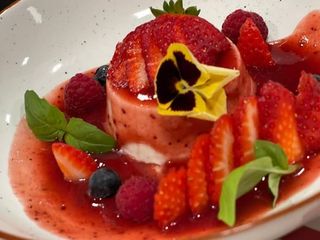 Panna Cotta com calda de frutos vermelhos