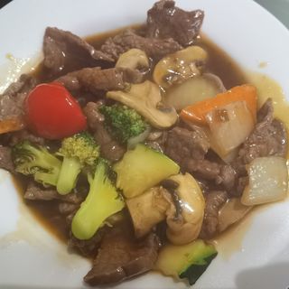 177-Ternera con Ajo y Salsa de Albahaca Thai