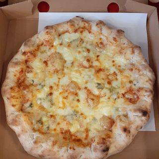 Pizza Quattro Formaggi 1+1 gratis la alegere