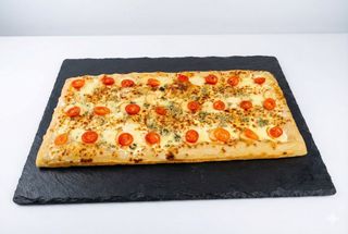 Бяла пица сирена 30х60