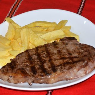 Entrecot de ternera con patatas