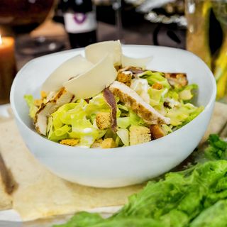 Salata Caesar de pui