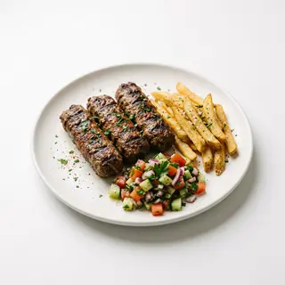Кебапчета Блек Ангъс с пържени картофи и чобан салата
