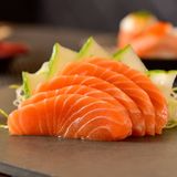 05. Sashimi de salmón / Salmon sashimi