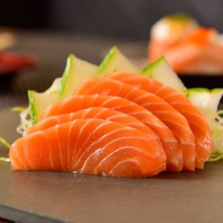 05. Sashimi de salmón / Salmon sashimi