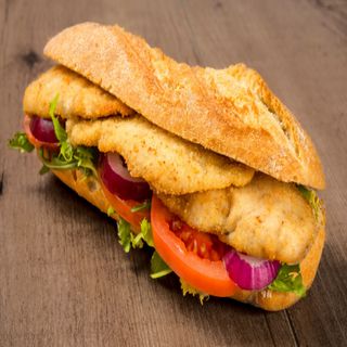 Bocadillo de pechuga empanada