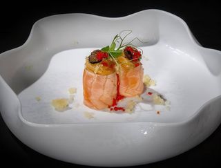 35 Gunkan Bigne De Salmón Braseado (2 Uds.)