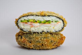 Суші-бургер з креветкою (420г)