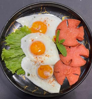 Яичница с колбасой 160 г