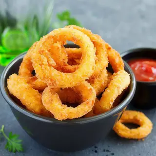 Ración De Aros De Cebolla Con Salsa
