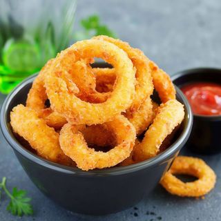 Ración De Aros De Cebolla Con Salsa