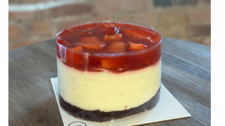 Serniczek truskawkowy