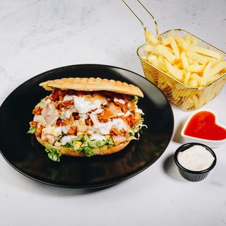 Kebab od piletine sa pomfritom