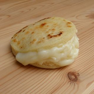 Arepa de queso de mano