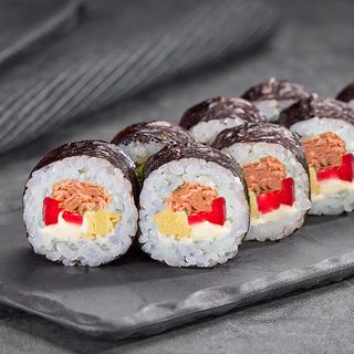 Футомакі зі смаженим лососем (8 шт./250 г)