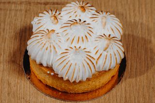 Tarta cu lamaie si bezea