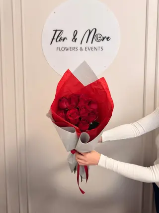 Buchet Flori 11 Sa faci parte din echipa - rosu