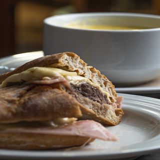 Sopa + Prego Pao Misto