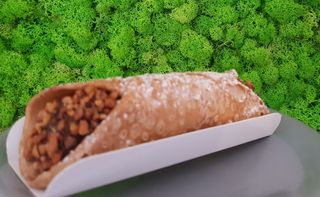 Cannoli sicilieni cu ricotta si portocala confiata