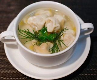 პელმენი ბულიონით