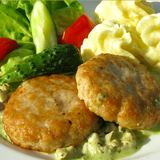 Chopped chicken cutlets (2 pcs.) with mashed potatoes and fresh salad