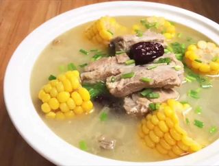 玉米排骨汤Sopa de maíz con costilla de cerdo
