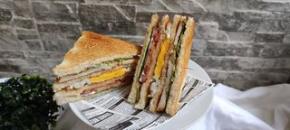 Sándwich de pollo con refresco o cerveza