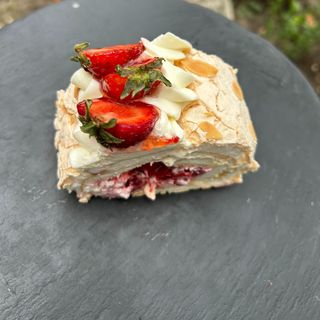 Meringue roulade 1/200 