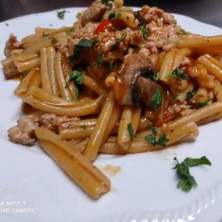 Pasta con funghi e pomodorini