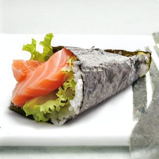 28. Temaki salmon
