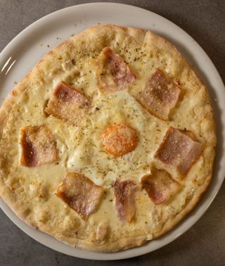 Pizza carbonara