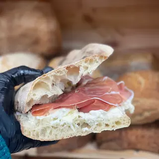 Panino gorgonzola e crudo dolce 