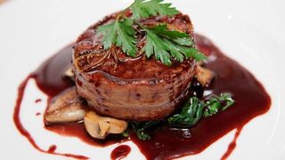 Filetto di Manzo in Salsa Bruna al Pepe nero