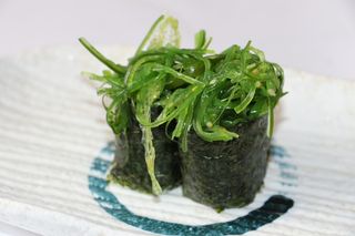 152 Gunkan wakame